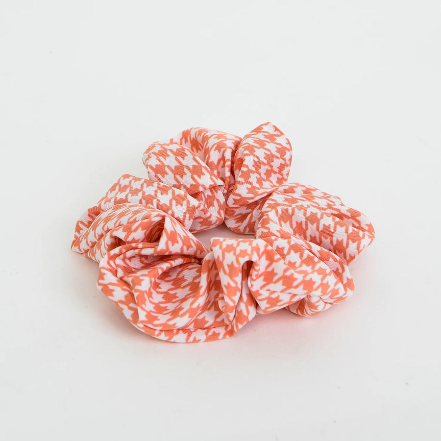 HOUNDSTOOTH PINK SCRUNCHIE