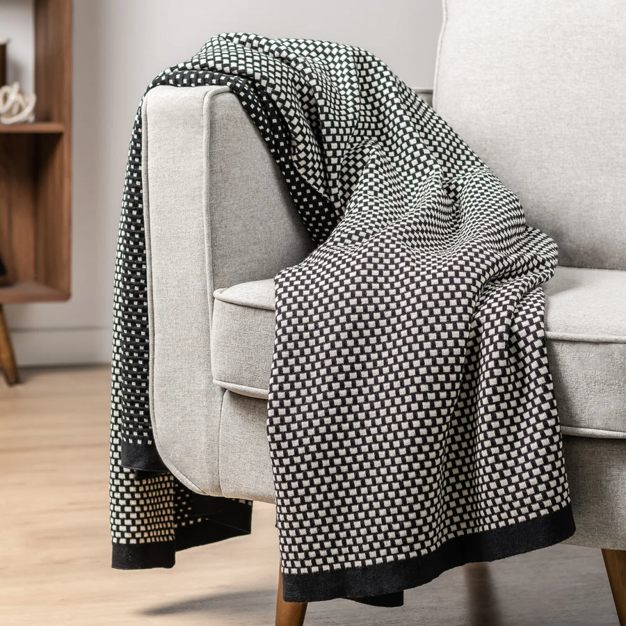 BLOCK JACQUARD THROW