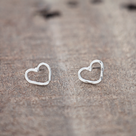 AMORE STUDS