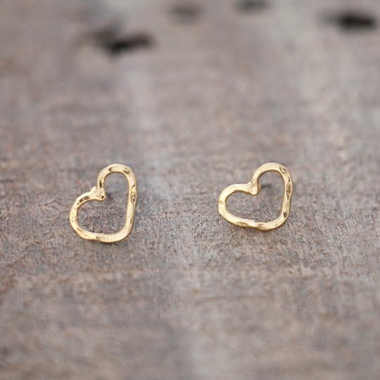 AMORE STUDS
